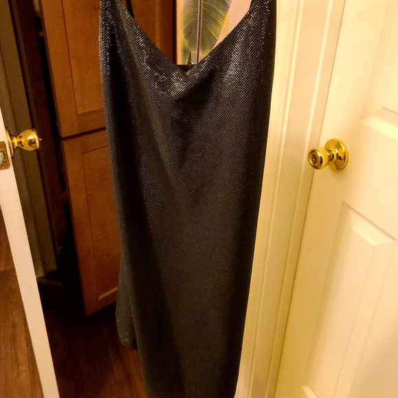 Glimmering little black dress with a strap… - Picture 5 of 14